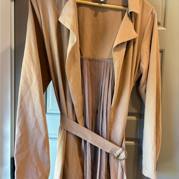 Hayden Beige Pleated Trench Coat with Belt - Picture 3 of 6